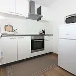 Mara 罗戈兹尼察