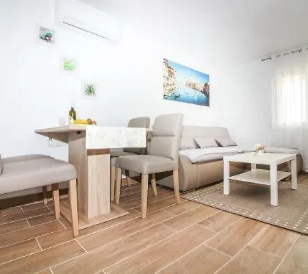 Apartment Mara *