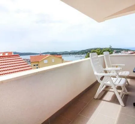 Mara 로고즈니차