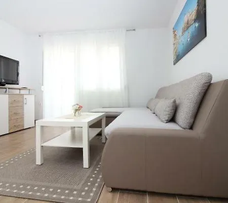 Mara روغوزنيكا