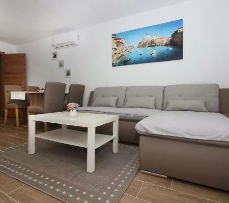 Apartment Mara *