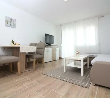 Mara 아파트 로고즈니차