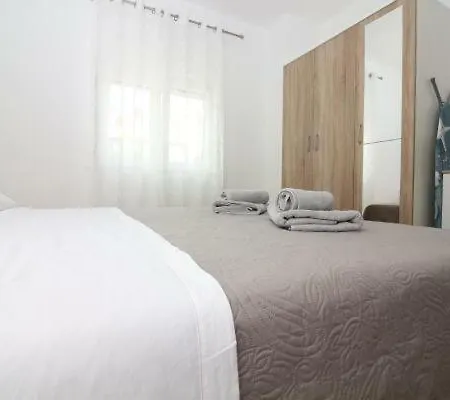 아파트 Mara 로고즈니차