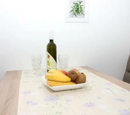 Mara Apartment *