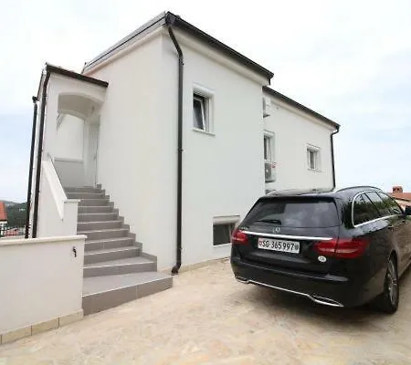 Mara 아파트 로고즈니차