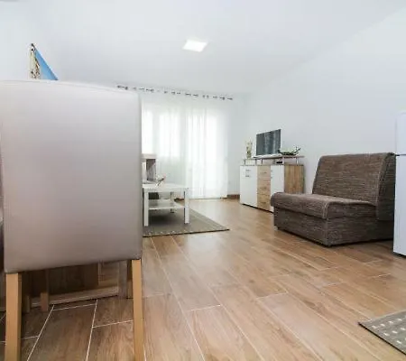 Mara * 로고즈니차