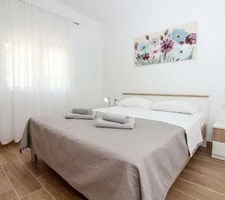 아파트 Mara 로고즈니차