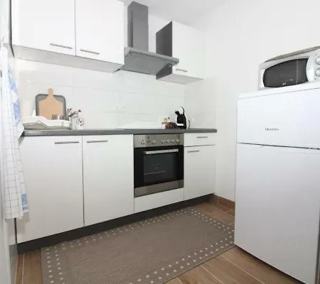 Mara 로고즈니차