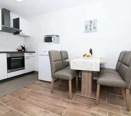 Mara Apartment *